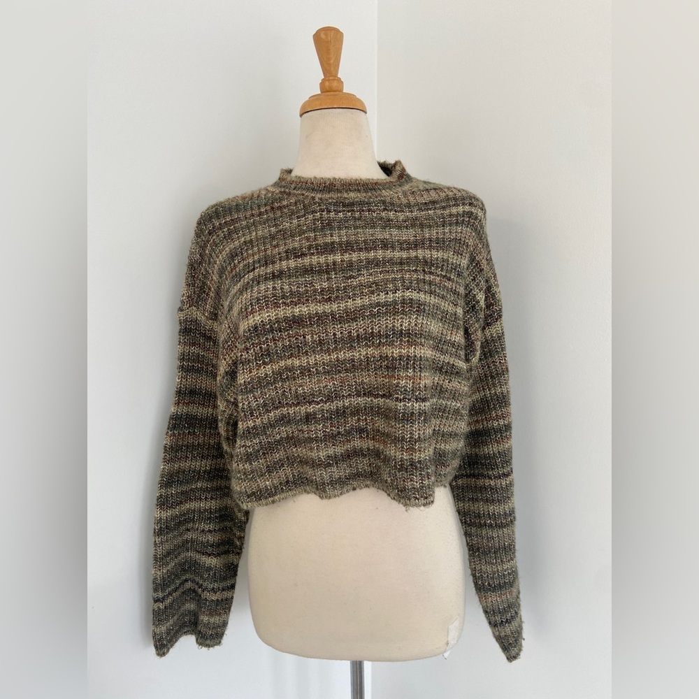 Knitted cropped garage long sleeve (size small) - Picture 3 of 3